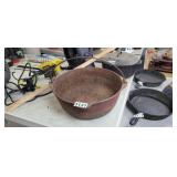 13' CAST IRON DUTCH OVEN