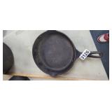9 1/2' CAST IRON SKILLET