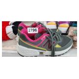 NEW BALANCE SHOES, SIZE 6, GENTLY USED