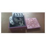 SMALL BOX OF JEWELRY