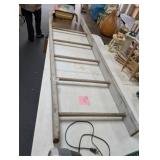 WOOD LADDER / QUILT LADDER