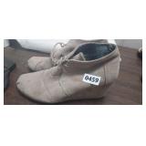 TOMS SHOES, WOMENS SIZE 10