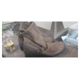 BOOTS, GENTLY USED, SIZE 11