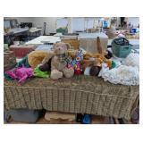 LOT OF PLUSH ANIMALS WITH BLANKET