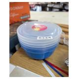 (4) PACK PLASTIC BOWLS WITH LIDS