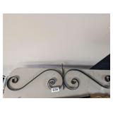 METAL FENCE DECOR