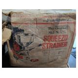VINTAGE SQUEEZO STRAINER