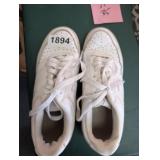 NIKE SHOES, GENTLY USED, SIZE 7