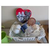 SHOEBOX TOTE OF GLASSES