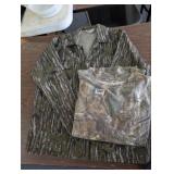 (2) CAMO SHIRTS, RED HEAD SIZE LARGE, SPORTS AFIEL