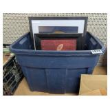 TOTE WITH WALL ART