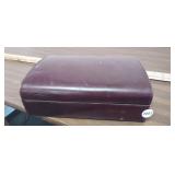 VINTAGE JEWELRY BOX WITH JEWELRY