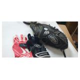 LOUISVILLE SLUGGER MITT AND 2 BATTING GLOVES