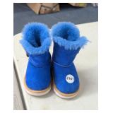 CHILDS BLUE UGGS SIZE 6