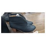 LADIES SHOES SIZE 10.5 WOMENS
