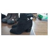 LADIES SHOES, SIZE 10W GENTLY USED