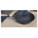 CAST IRON SKILLET 10"