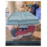 HEFTY TOTE FULL OF MIXED CLOTHES *MOSTLY WOMENS