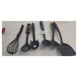 LOT OF PLASTIC KITCHEN TOOLS