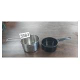(2) MEASURING CUPS
