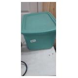 TOTE WITH LID