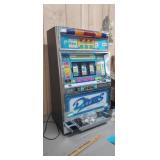 WORKING DIVERS SLOT MACHINE WITH TOKENS