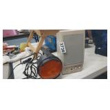 (2) RADIO SHACK SPEAKERS & AMBER SAFETY LIGHT