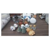 LARGE LOT OF SALT & PEPPER SHAKERS
