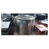STAINLESS STOCK POT WITH LID
