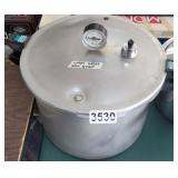 PRESTO PRESSURE COOKER *NEW GASKET