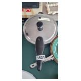 PRESTO POT PRESSURE COOKER