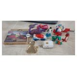 LOT OF SMALL TOYS