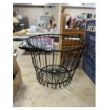 VINTAGE METAL EGG BASKET WITH HANDLE