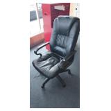 ROLLING OFFICE CHAIR