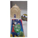 (3) TOYS