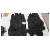 PAIR OF GLOVES