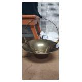 BASKET WITH FOLDING HANDLE