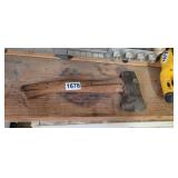 HANDHELD AXE