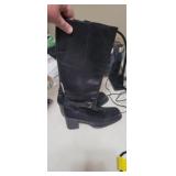 BLACK BOOTS SIZE 7M