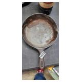 #9 CAST IRON SKILLET