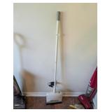 BROOM VAC WITH CHARGER