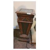 PEDESTAL *SOME DAMAGE