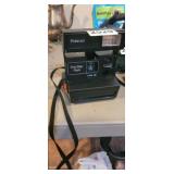 POLAROID INSTANT FILM CAMERA