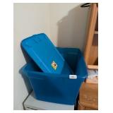 TOTE WITH LID
