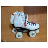 ROLLER SKATES *NEW SIZE 3