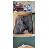 SHOES CREWS SHOES, SIZE 9.5