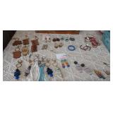 LARGE LOT OF KEYCHAINS, JEWELRY, ETC