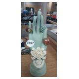 HAND RING HOLDER WITH 3 RINGS