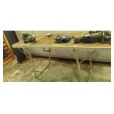 FOLDING TABLE