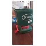 SCOTTS HAND SPREADER